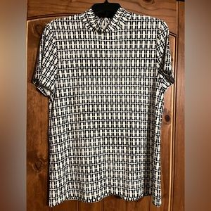 Anne Klein black/white chain link top. Back zipper at top.